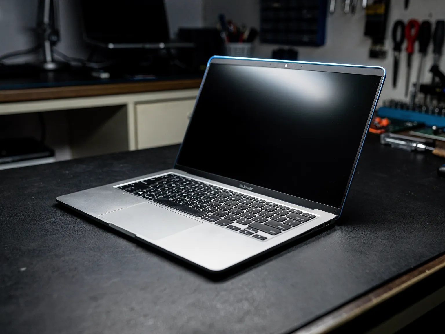 Illustration: MacBook & iPad repair
